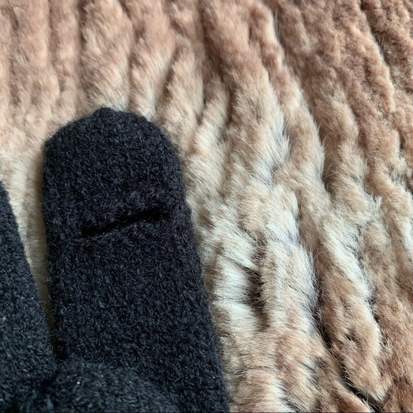 Calvin Klein Chain Cable Black Gloves - Picture 4 of 5